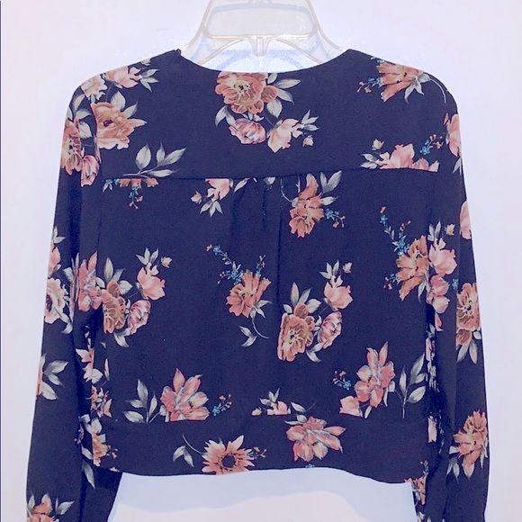 inTu Anthropologie Bell Sleeve Crop Top/Jacket - Picture 12 of 12